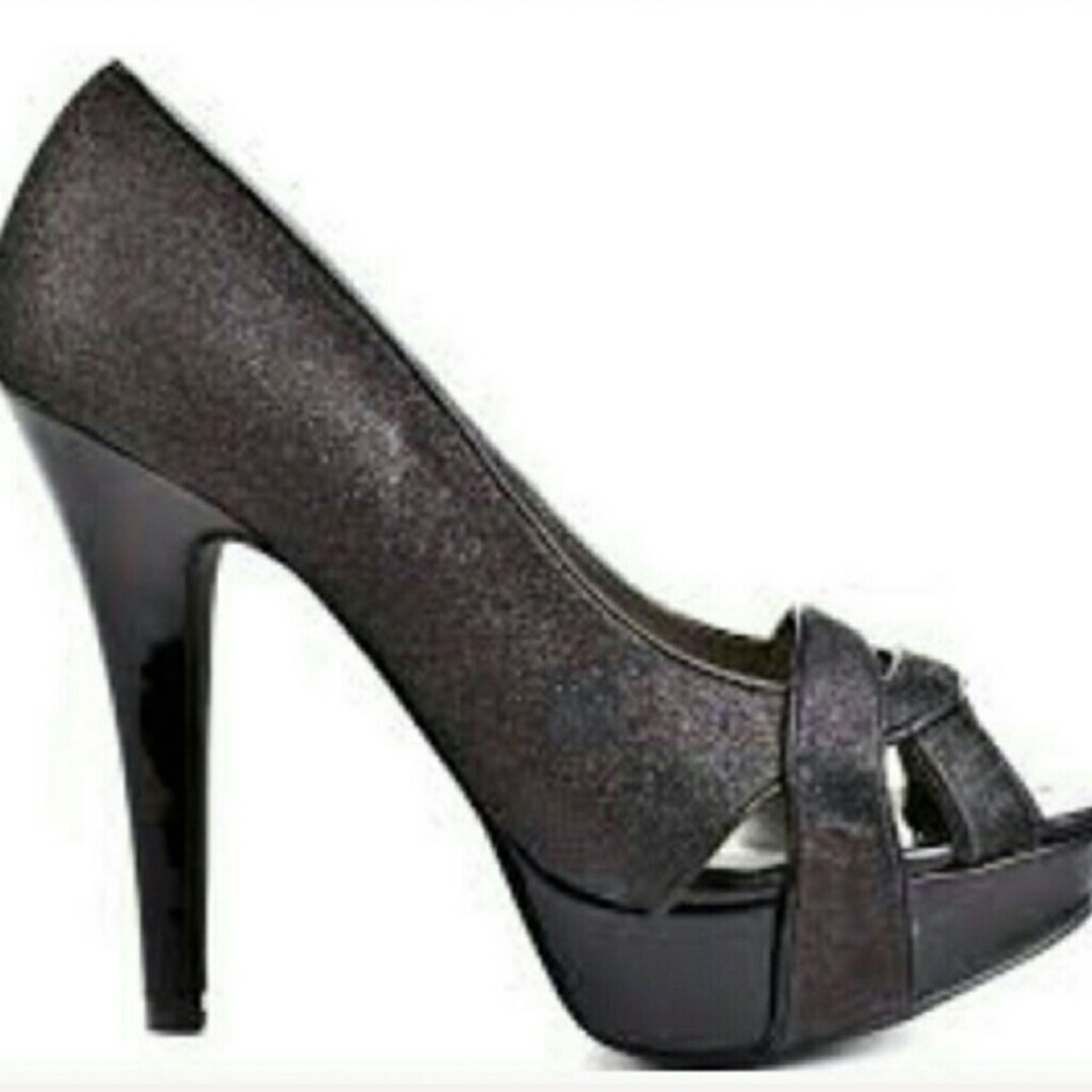 NWT G by Guess Black Peep Toe Pump